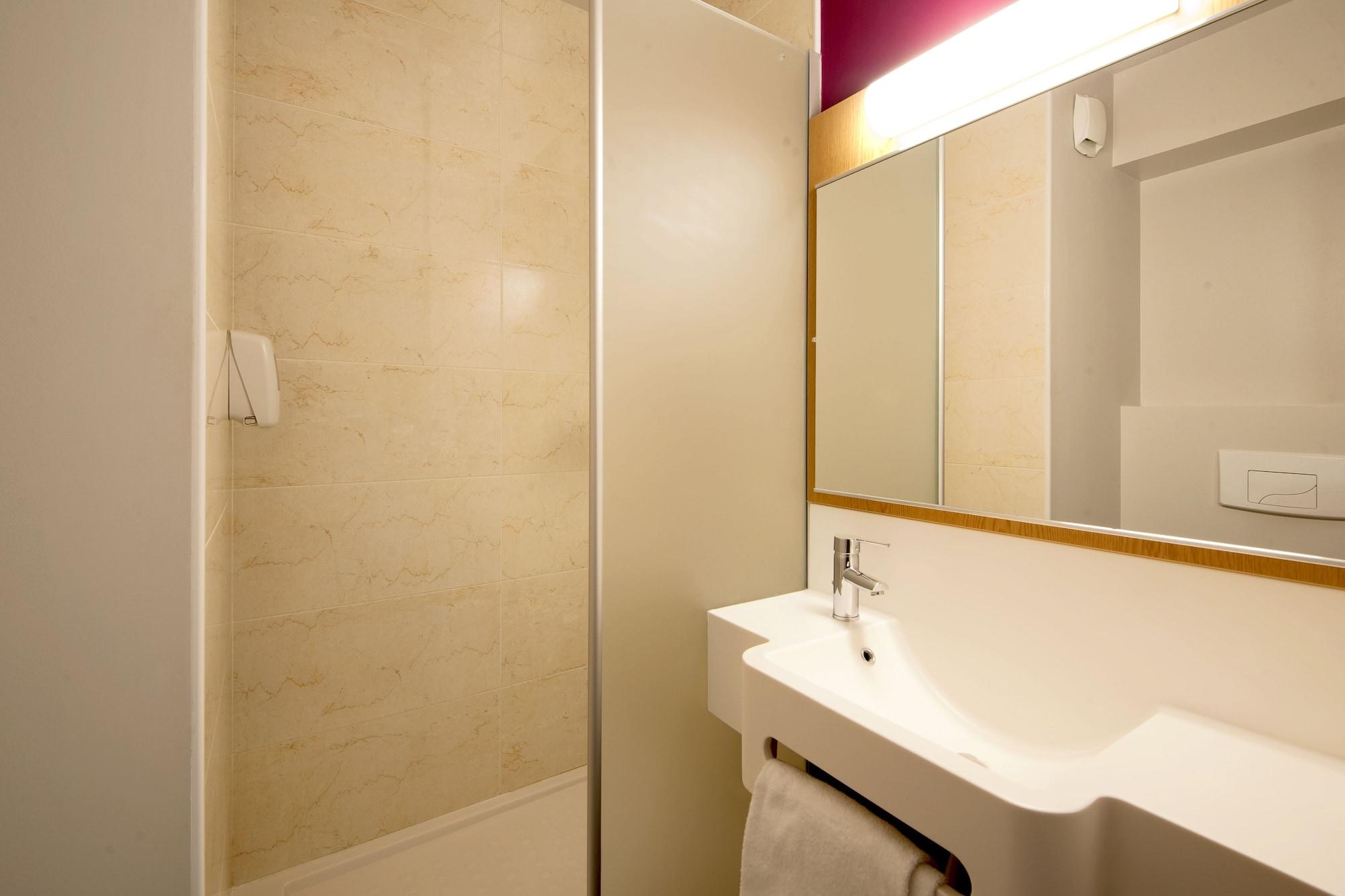 B&B Hotel Lyon Eurexpo Chassieu Exteriör bild